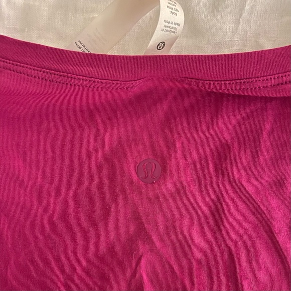 Lululemon Cates T-Shirt - Picture 4 of 5